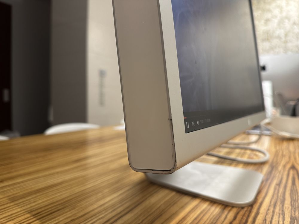 Apple Cinema HD Display monitor 23” A1082