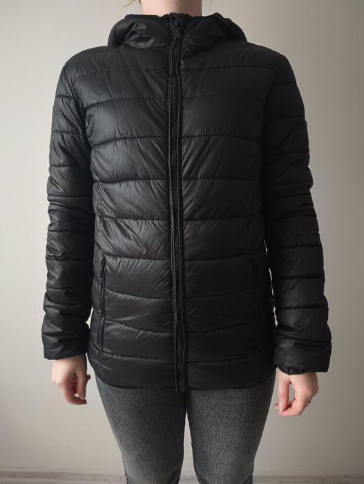 Czarna kurtka 170/176 dobra na m,l