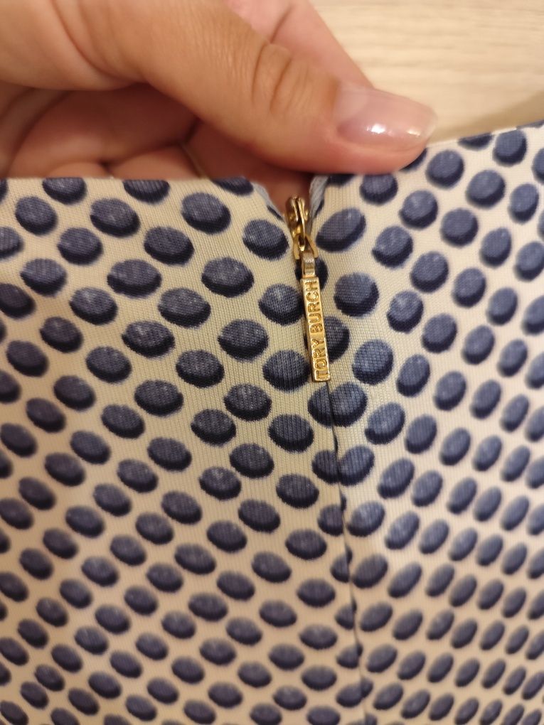 Sukienka Tory Burch jedwabna wizytowa do pracy
