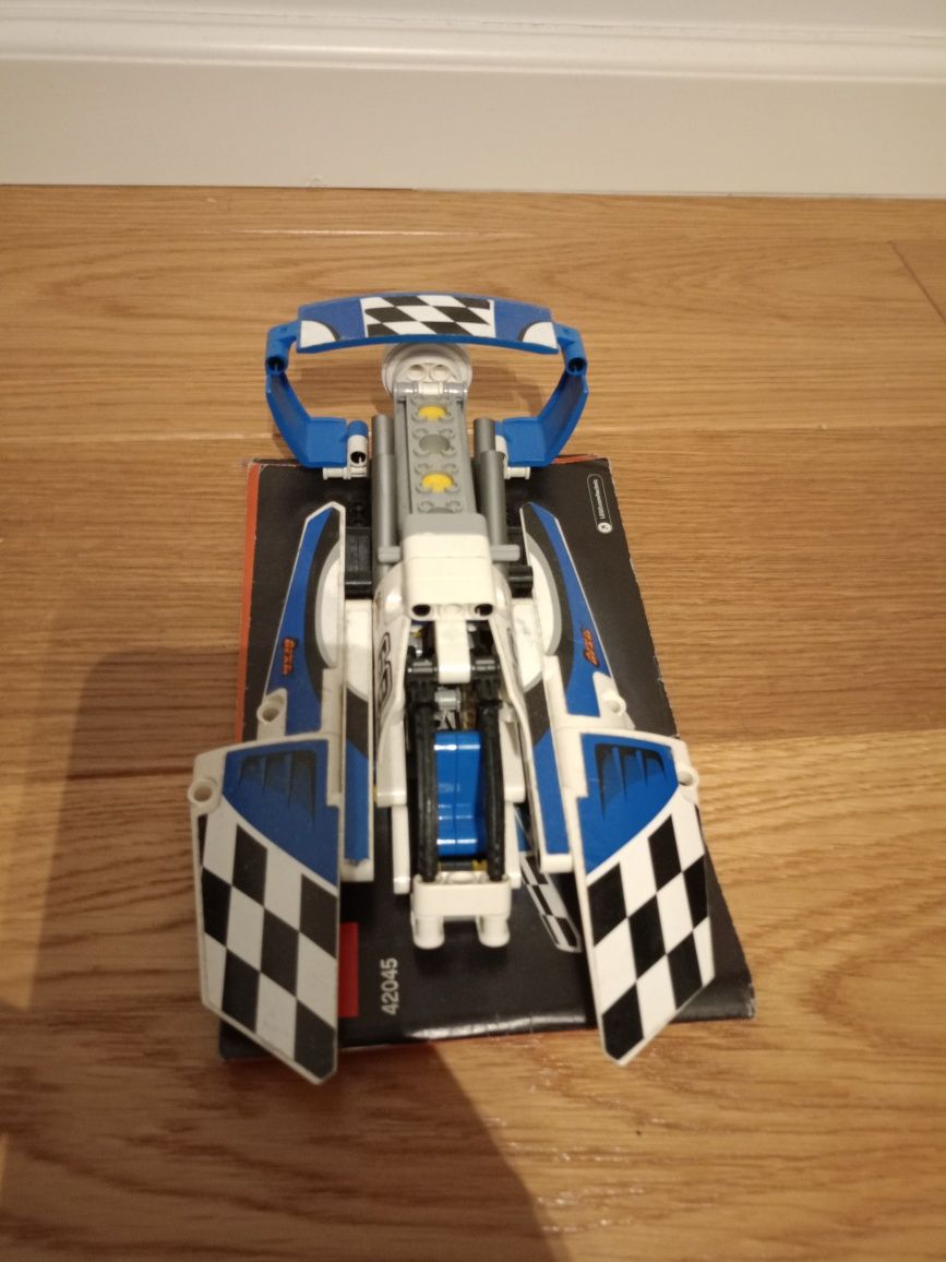 LEGO Technic 42045 Wyścigowy Wodolot
Indeks 42045