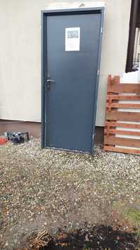 Drzwi metalowe wyjściowe 80x200 z futryną