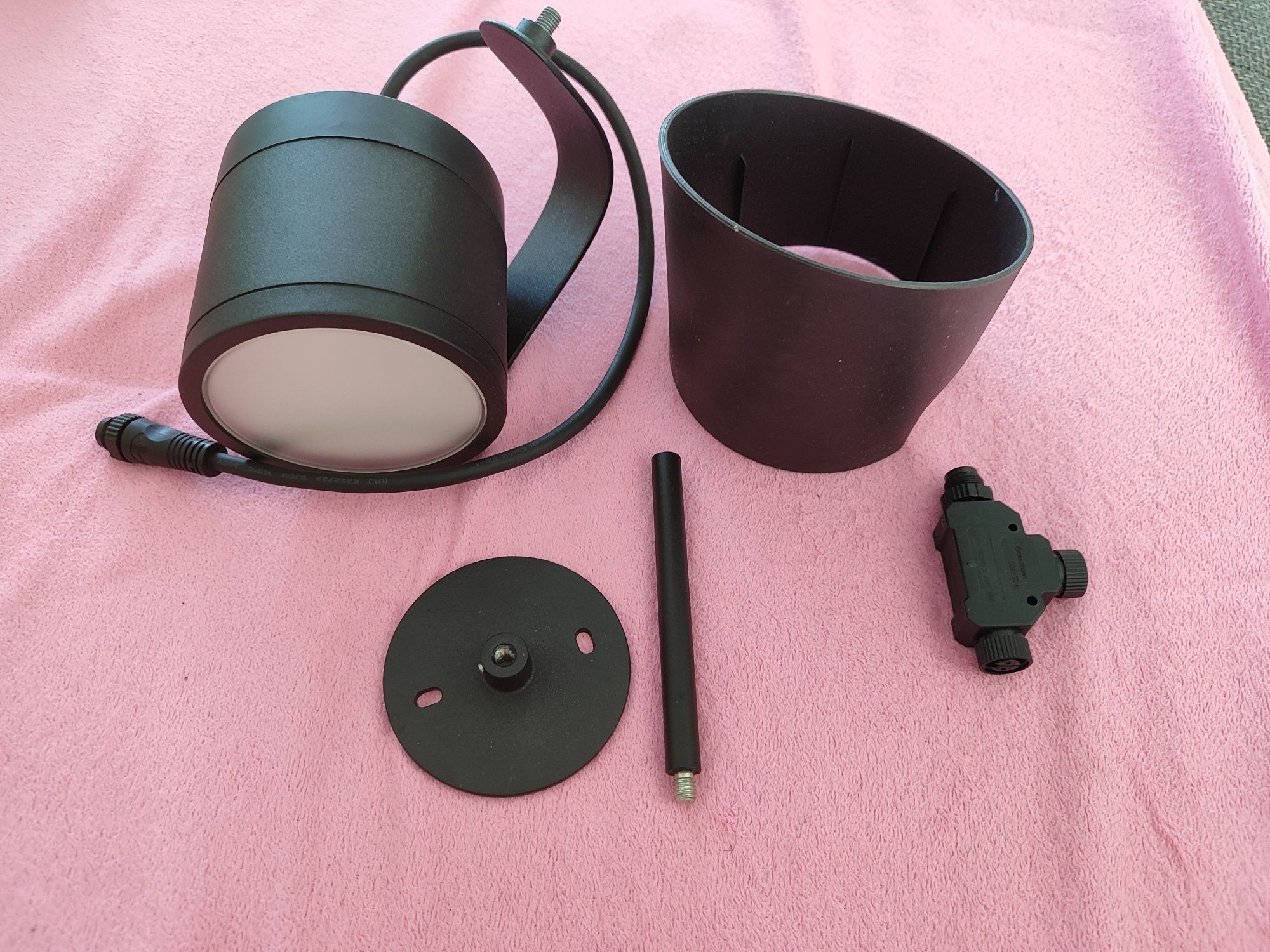 Lampa zewnętrzna Philips Hue Lily XL spot light