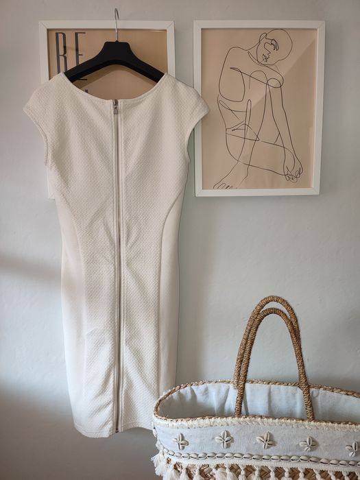 Kremowa elegancka dzianinowa sukienka S 36