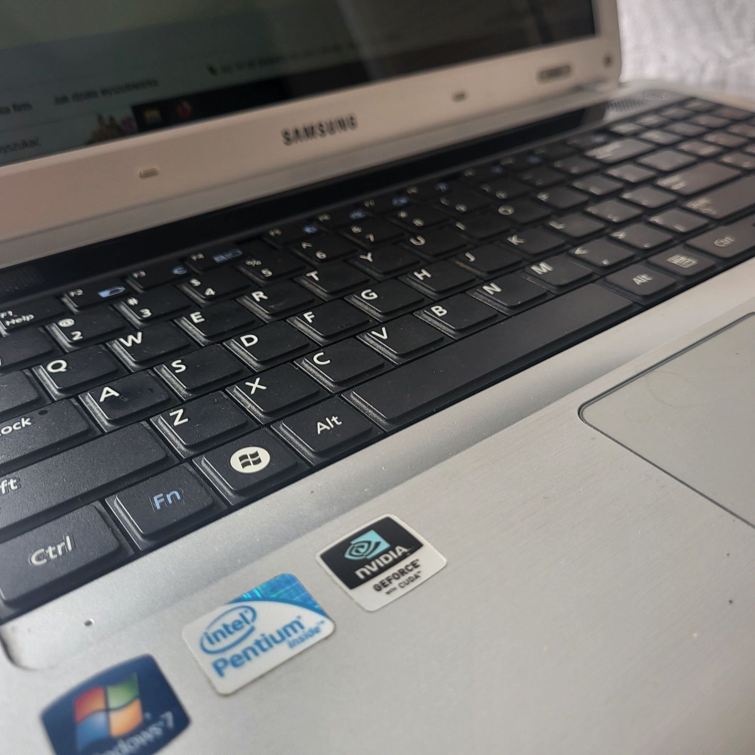 Komputer Laptop Samsung R530