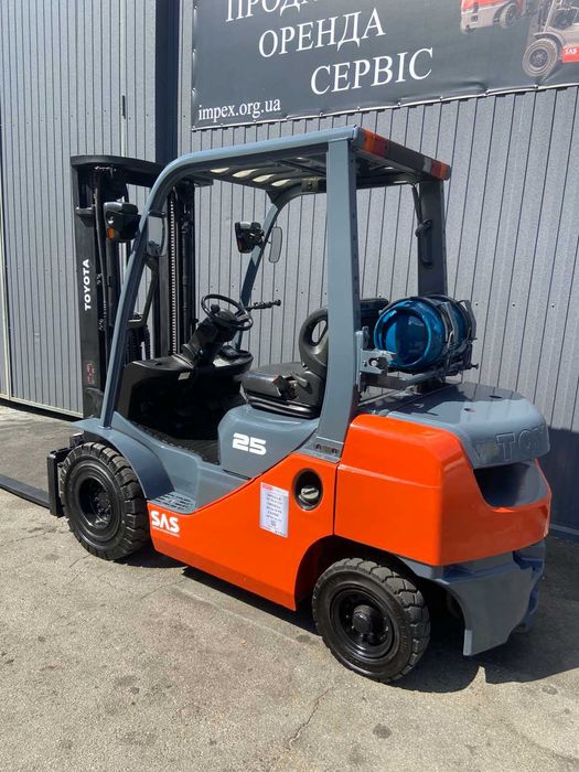 Газ-бензиновий навантажувач TOYOTA 32-8FG25, підйом-4.7м, на складі