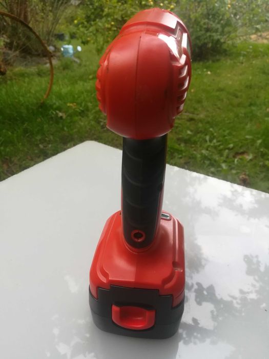 Продаю аккумуляторную дрель-шуруповерт " BLACK & DECKER EPC12 " 12В