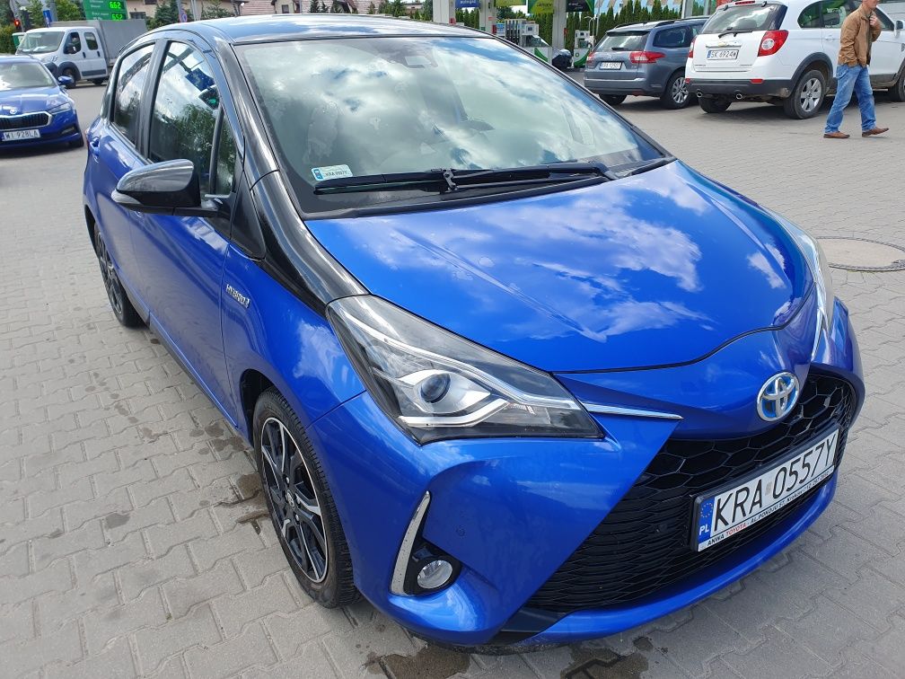 Toyota Yaris 1,5 Hybrid automat - WYNAJEM SAMOCHODU
