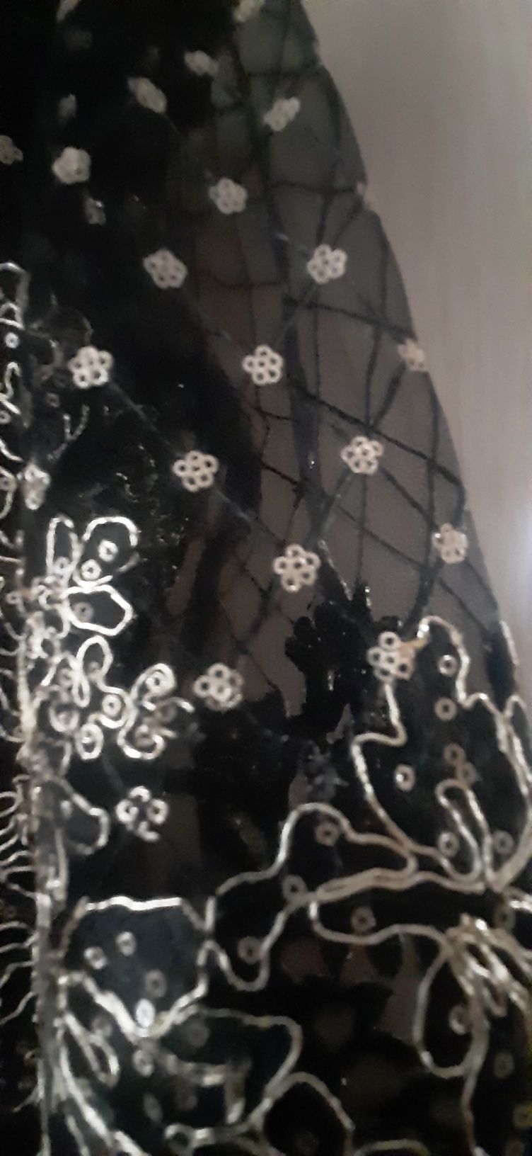 Sukienka czarno zlota biżuteryjna   wesele  38-40   42-44