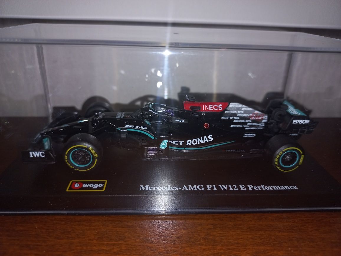 Bburago bolid Mercedes AMG F1 W12 E Performance,  L. Hamilton, 1:43