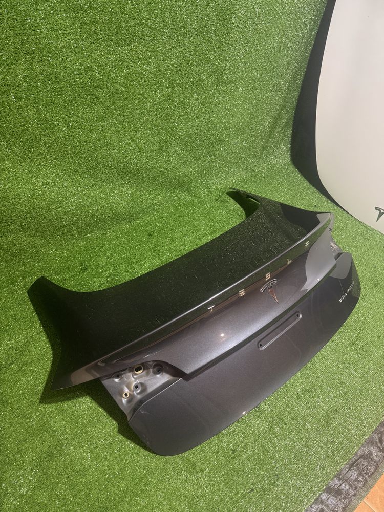 Ляда крышка багажнтка tesla model 3