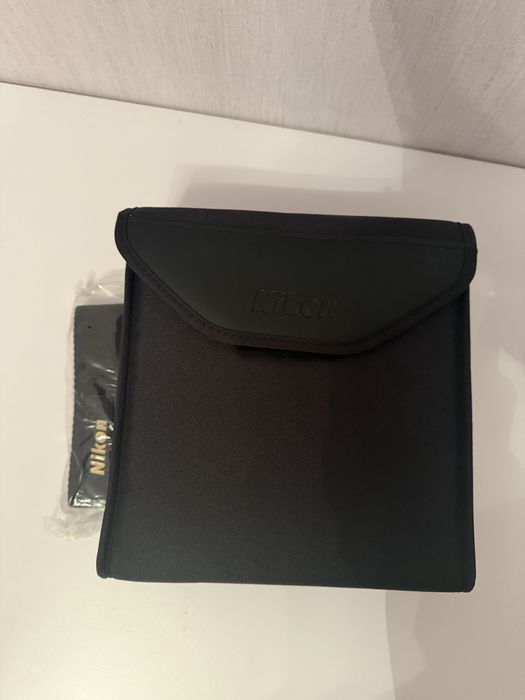 Бінокль Nikon Aculon