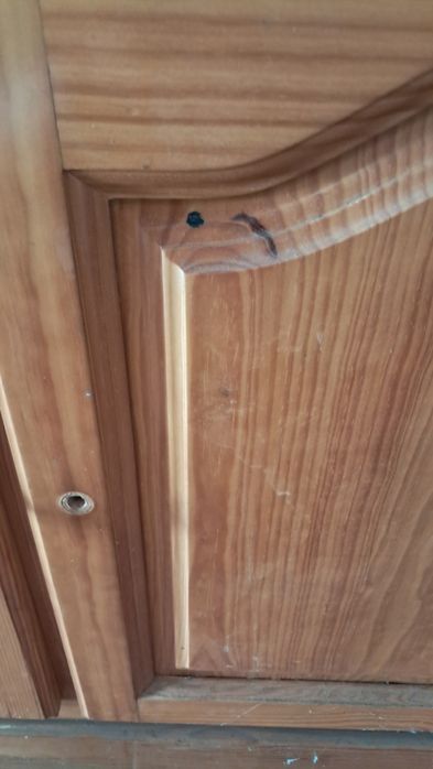 Armário de pinho ideal para restaurar