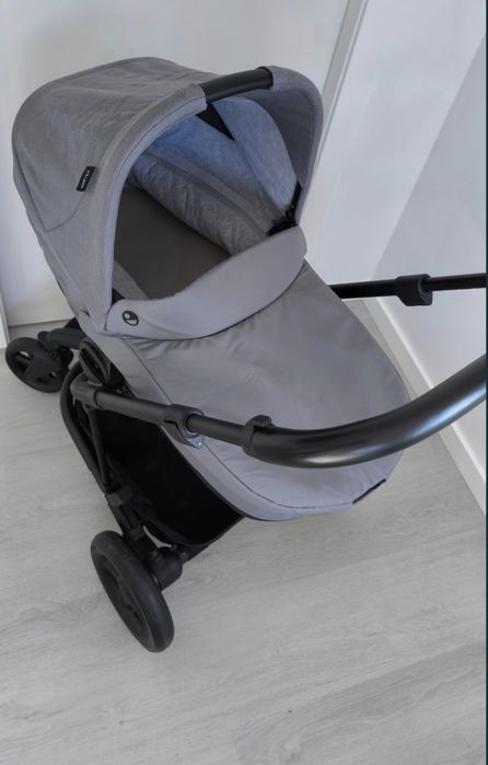 Carrinho bebé com alcofa