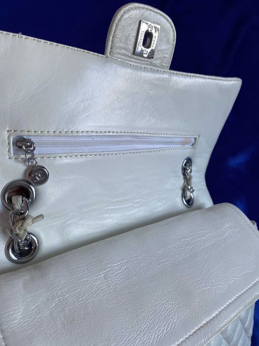 Chanel Vintage Black кожаная сумка белая женская оригинал с нюансом