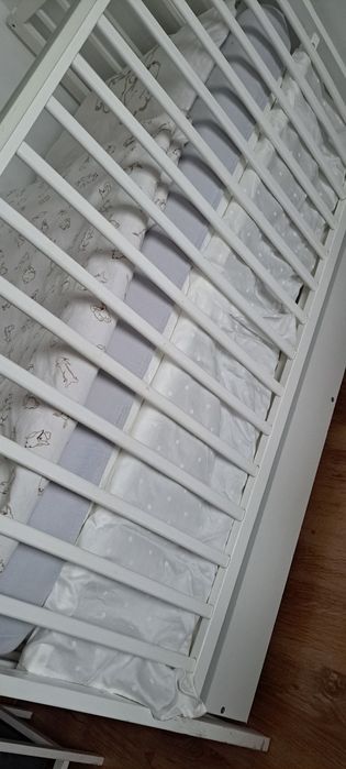 Łóżeczko niemowlęce z dodatkami