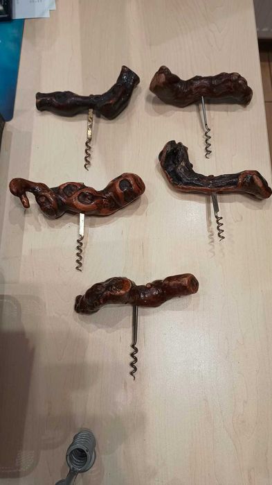 Korkociąg drewniany z korzenia