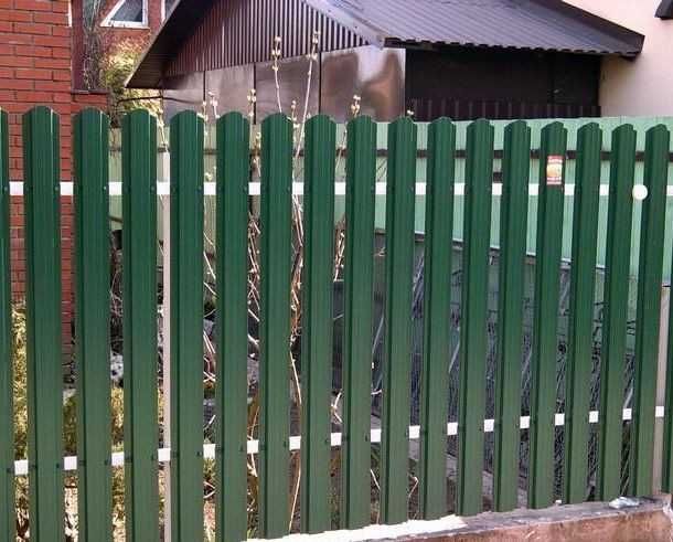 Штахетник на паркан.огорожі.брами.фасади.Паркан металевий.