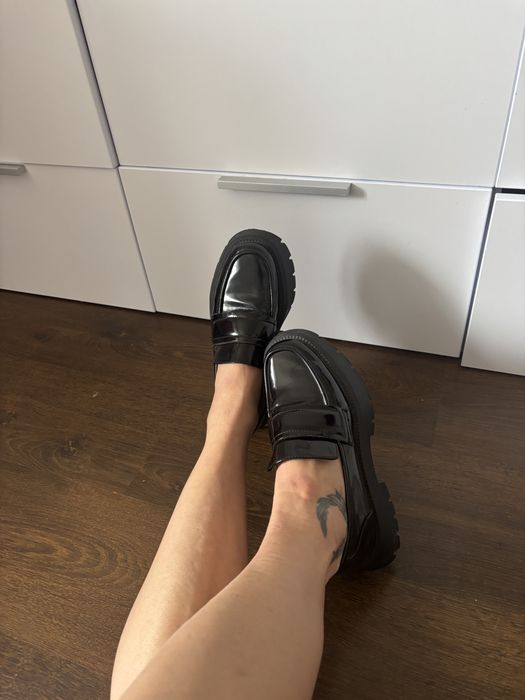 Лофери ZARA на платформі