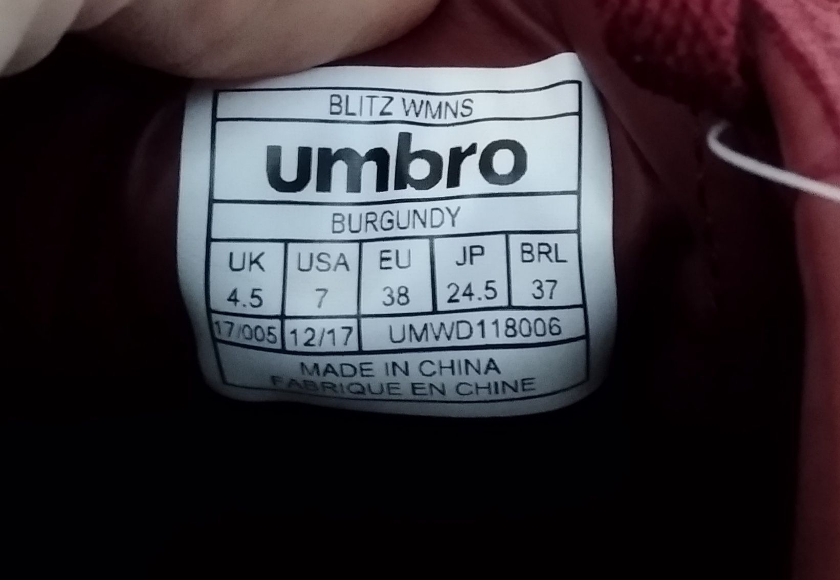 Продам новые замшевые кеды Umbro