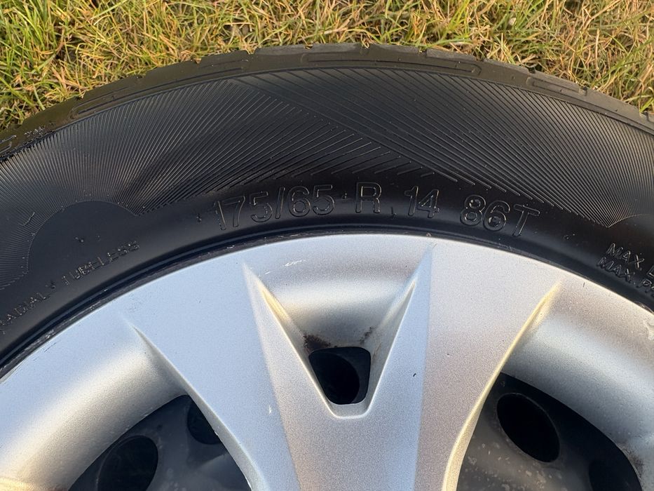 Kola  z hyundai i10 II 2015r   Lato opony