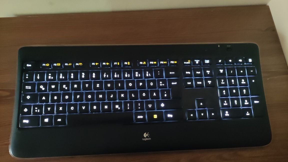 Бездротова клавіатура Logitech k800 illuminated wireless black б/в