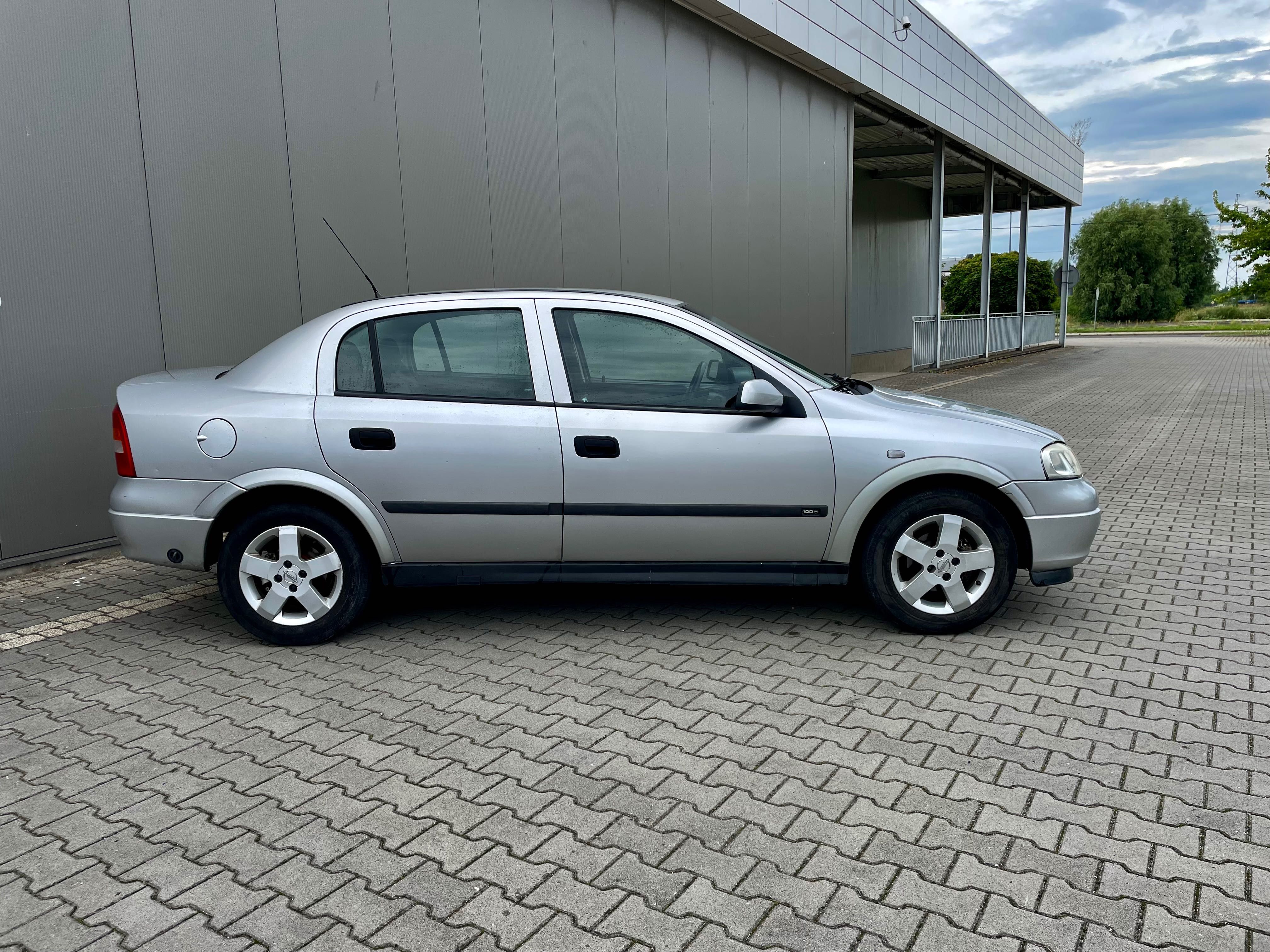 Śliczny.Zadbany.Opel.Astra.II.1999r.1.6.8V.Gaz.Sedan.Klima.Hak