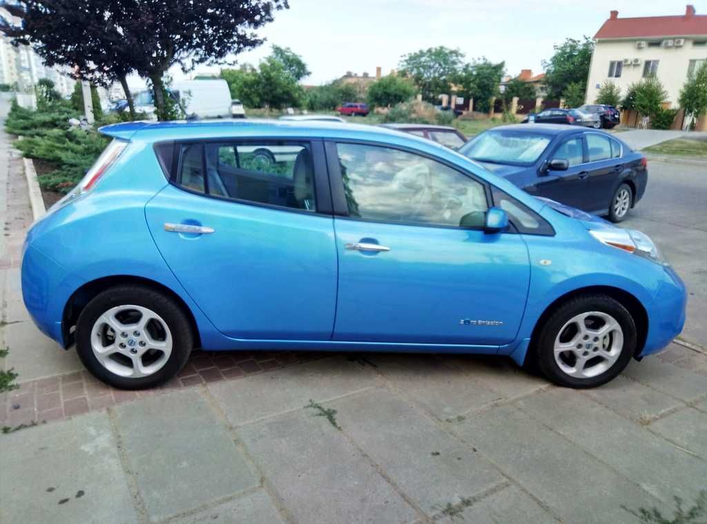 Nissan Leaf SV 2011 Новый! 6тыс.км. пробег! Идеал!