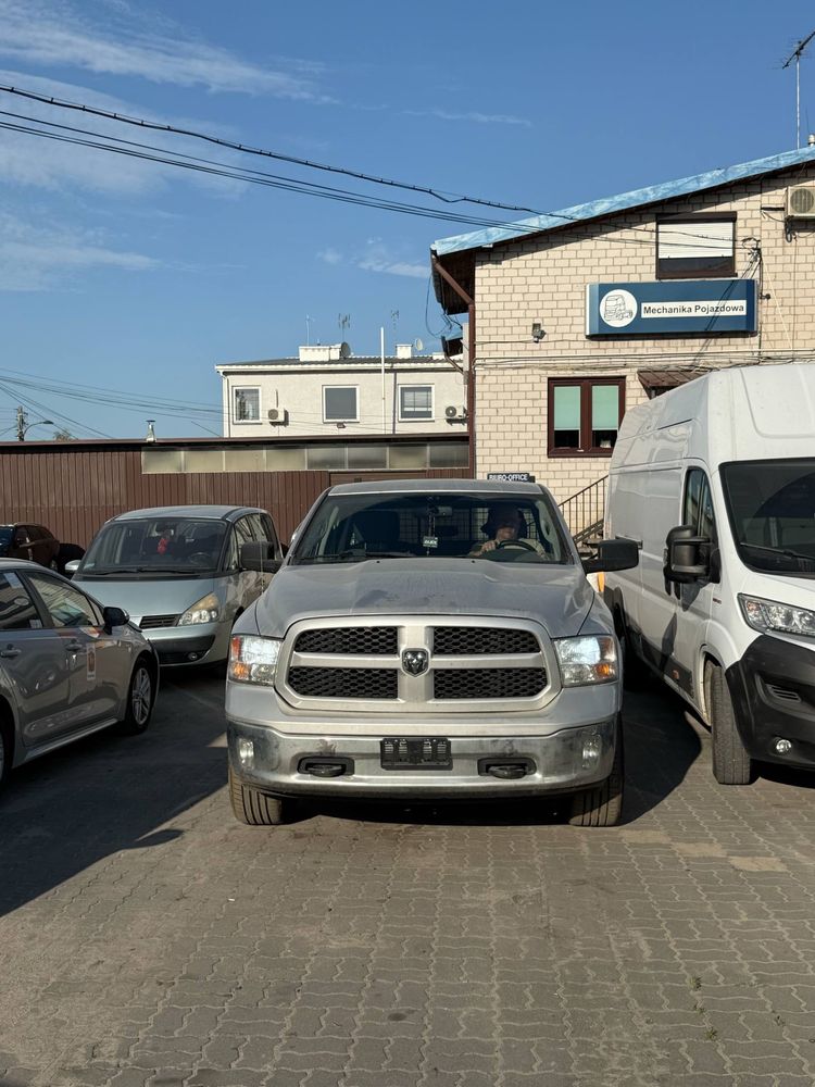 DODGE RAM 1500 uszkodzony silnik