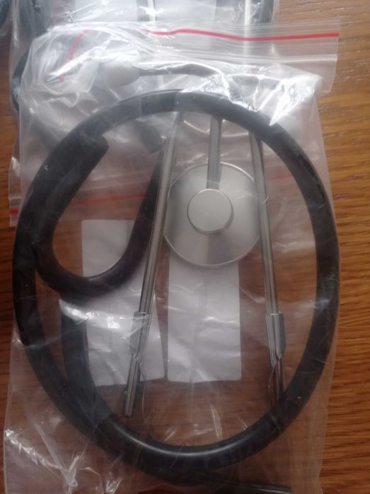 Czarny stetoskop kardiologiczny