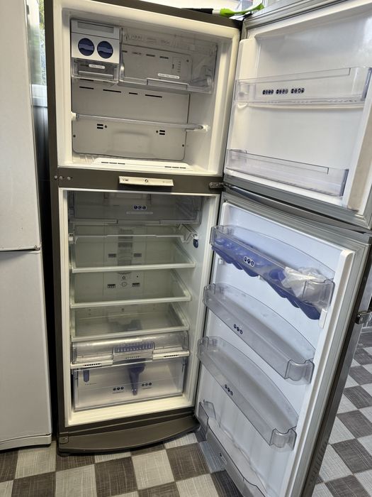 Двокамерний холодильник Whirlpool ARC 42081