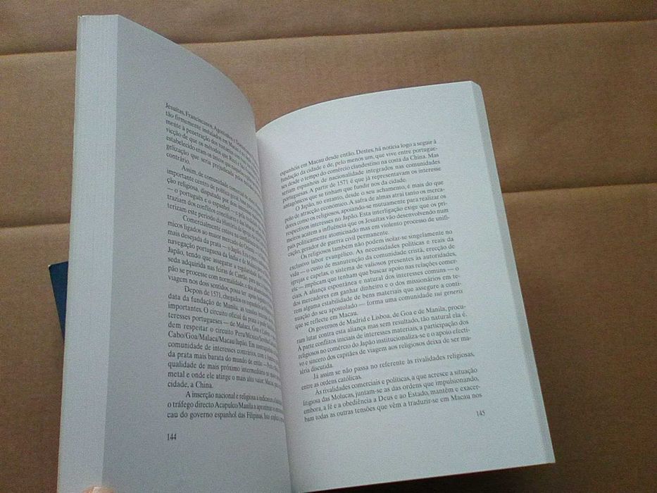 História de Macau – Volume II (tomo I) e III (tomo I)