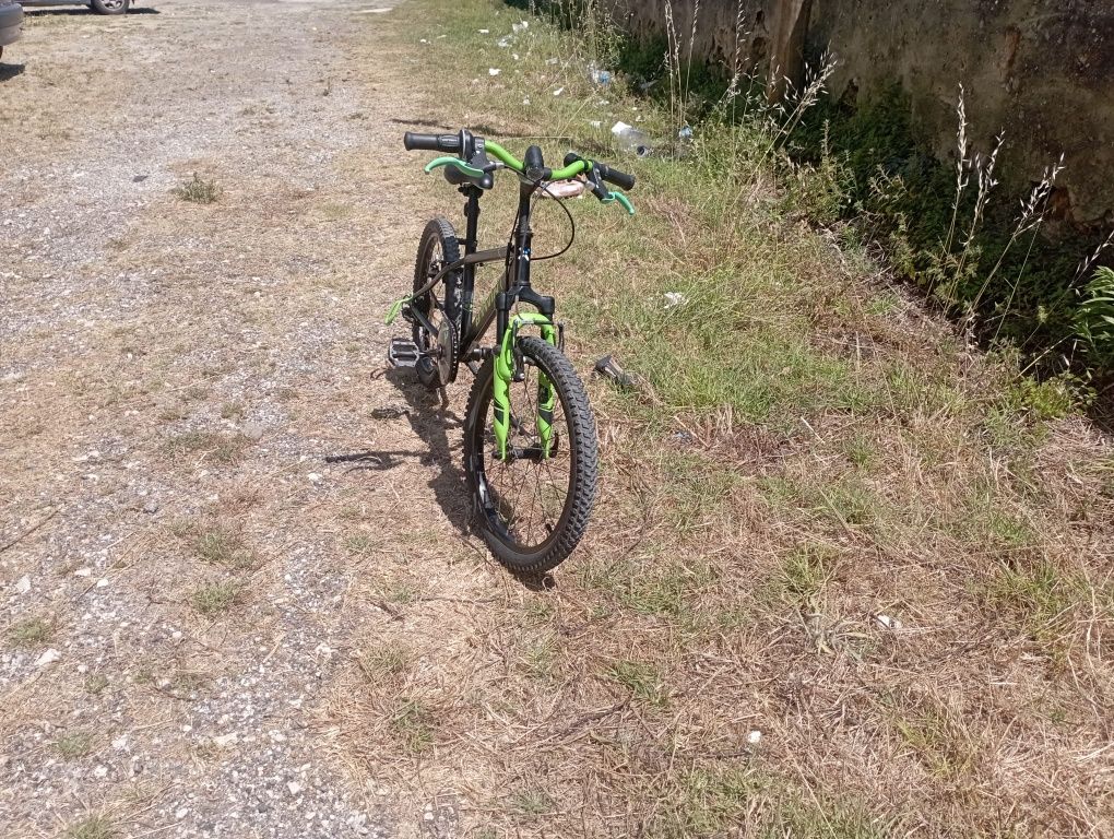 Bicicleta B'Twin Montanha Roda 16 - Como Nova! Zona Leiria