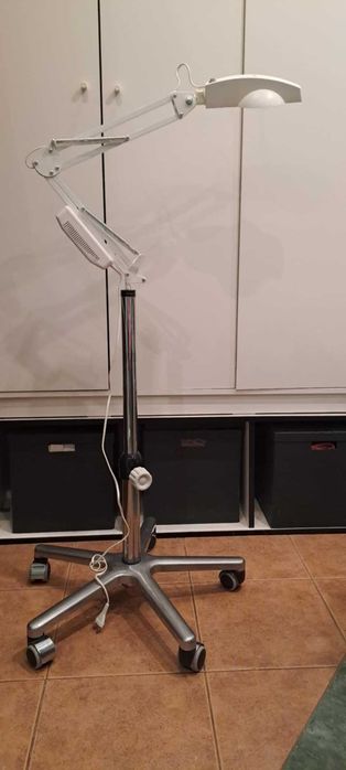 Lampa 002 manicure na statywie regulowanym