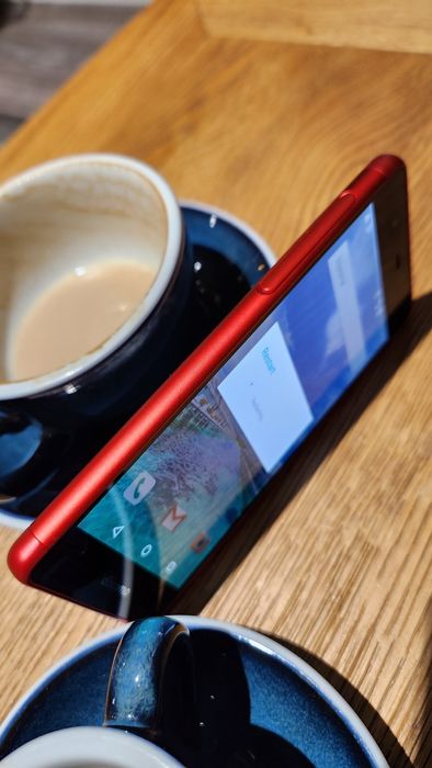 Fujitsu F05J ексклюзив червоний 2/16