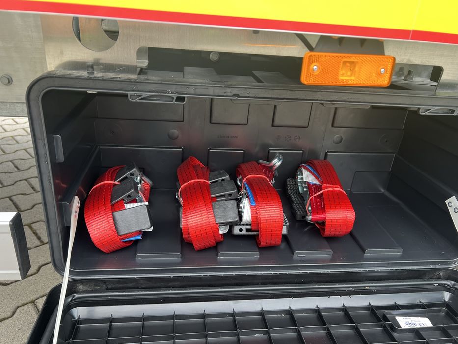 Autolaweta ładowność 1950 kg PPP  wynajem kat. B laweta wypożyczalnia