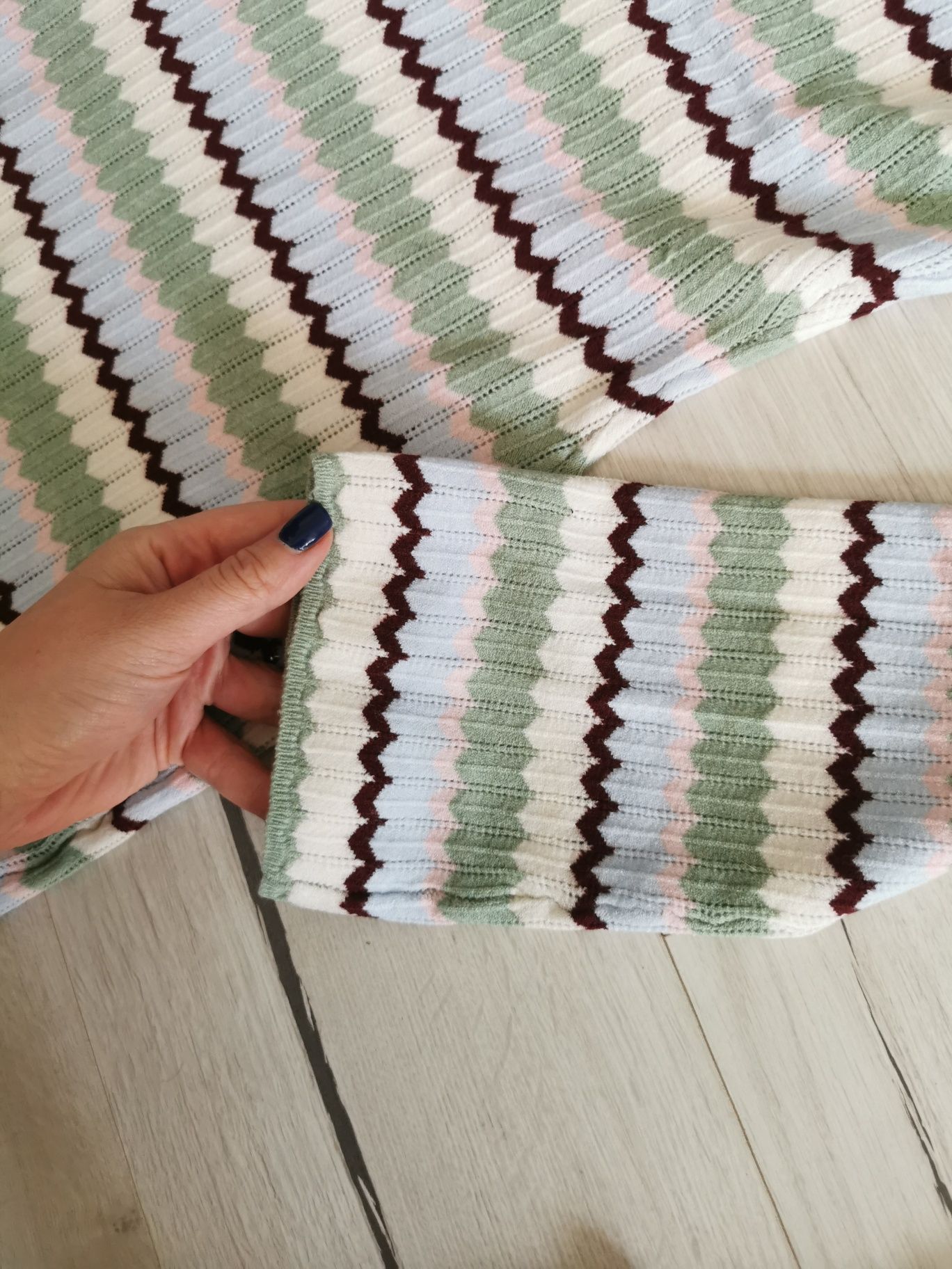Dopasowana sukienka sweterkowa Bershka