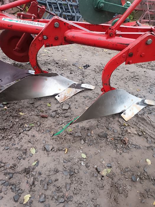 Продам плуг Кварделен 12  3 корпусний привезений з Європи