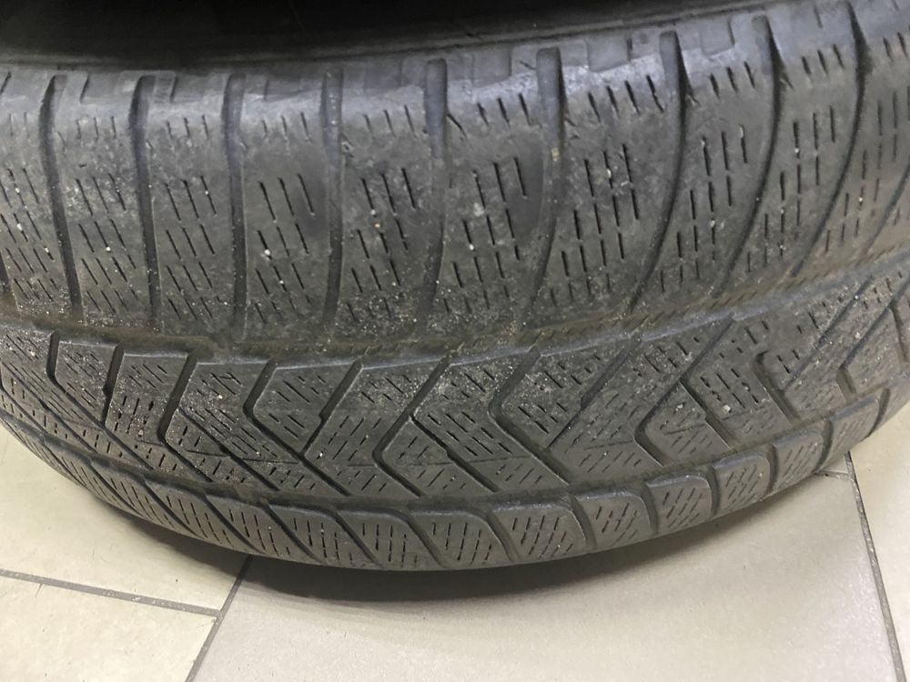 Продам зимнюю резину Pirelli 255/50/R19