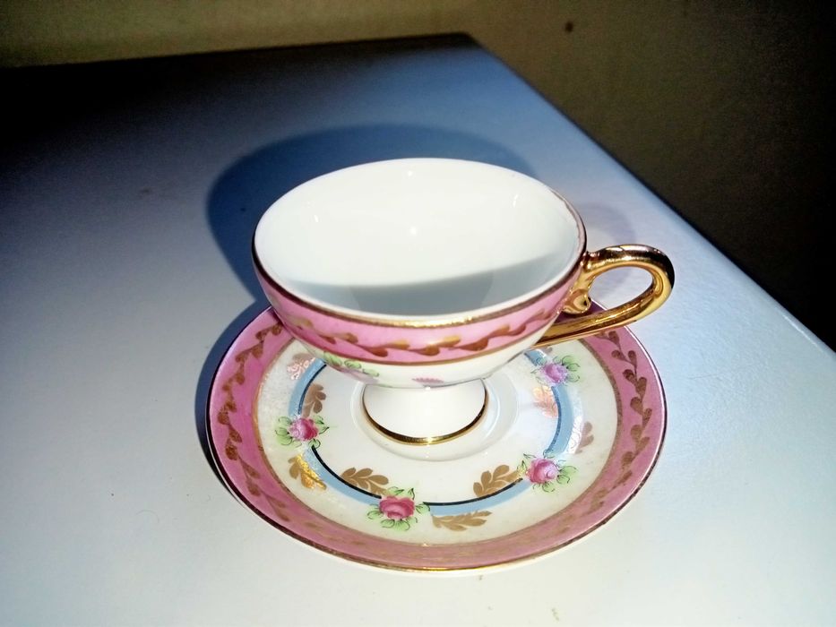 Pequena chávena em porcelana