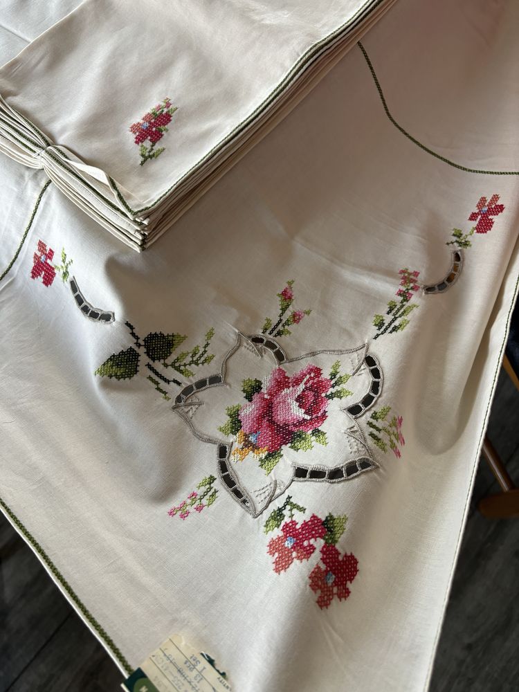 Toalha de mesa algodão com bordado a ponto cruz 259x165