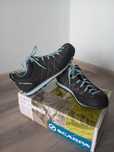 Buty sportowe damskie