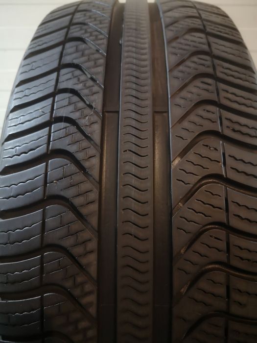 Opona całoroczna Pirelli All Season Cinturato plus 215 55r16