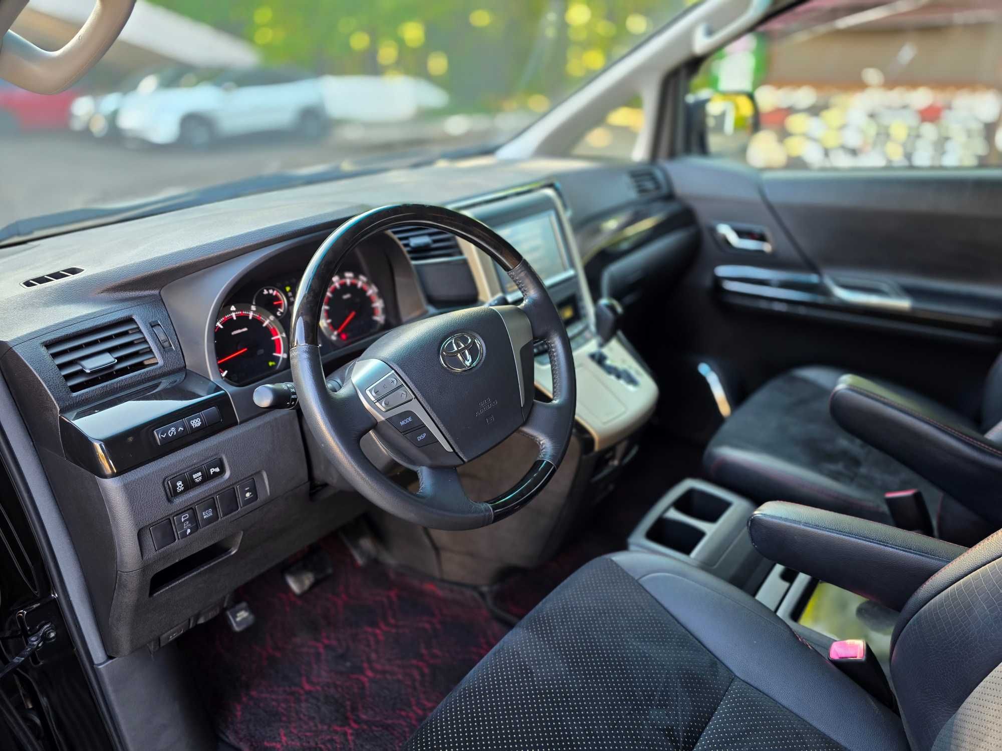 Toyota vellfire Golden Eyes II 2013 2.4 CVT