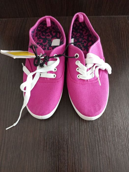 Взуття жіноче Ouanda