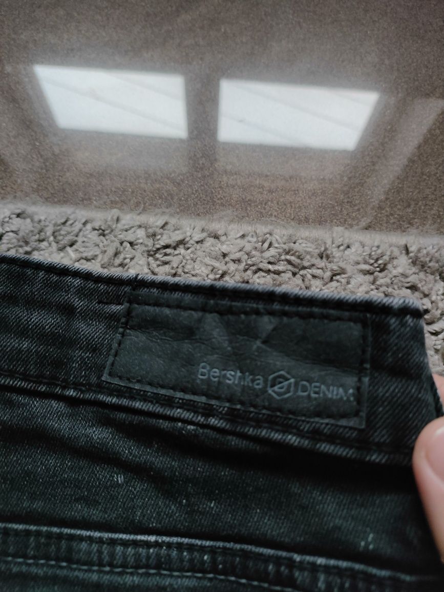 Spodnie męskie Bershka rozmiar EUR 42