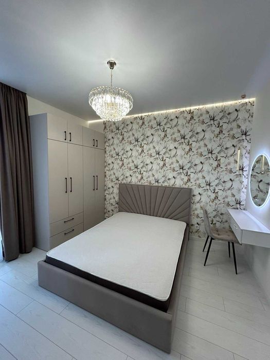 Продам. Квартиру в 61 жемчужине на Краснова. Средний этаж.