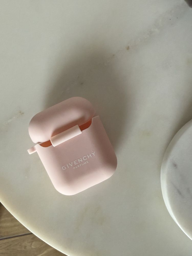 Чохол на airpods givenchy