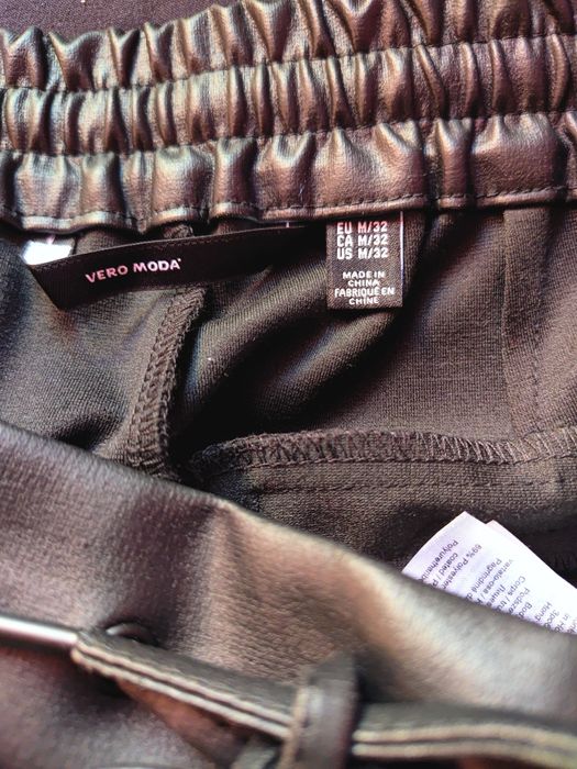 Czarne spodnie damskie woskowane rozm M/32 Vero Moda