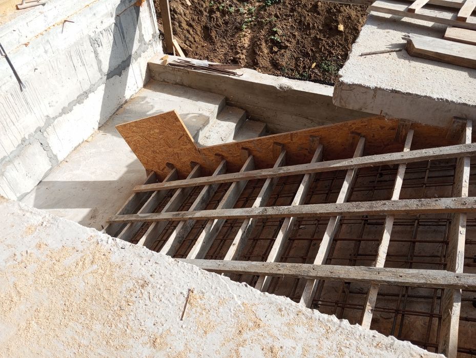 Бетонні та монолітні роботи,демонтаж та земляні роботи