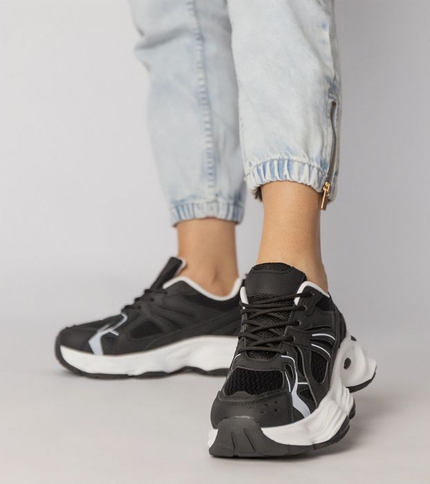 Czarne sneakersy sportowe na masywnej podeszwie Klarris